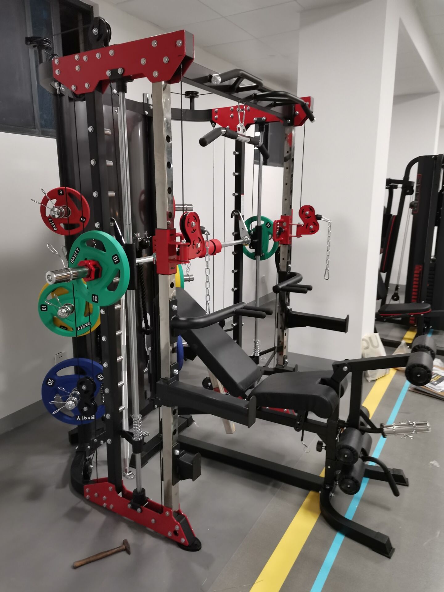 史密斯機(jī)深蹲標(biāo)準(zhǔn)動作 史密斯機(jī)深蹲標(biāo)準(zhǔn)動作