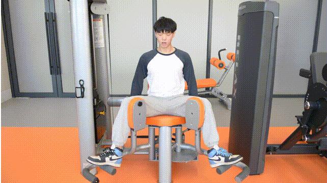 &emsp;內外側夾腿訓練器