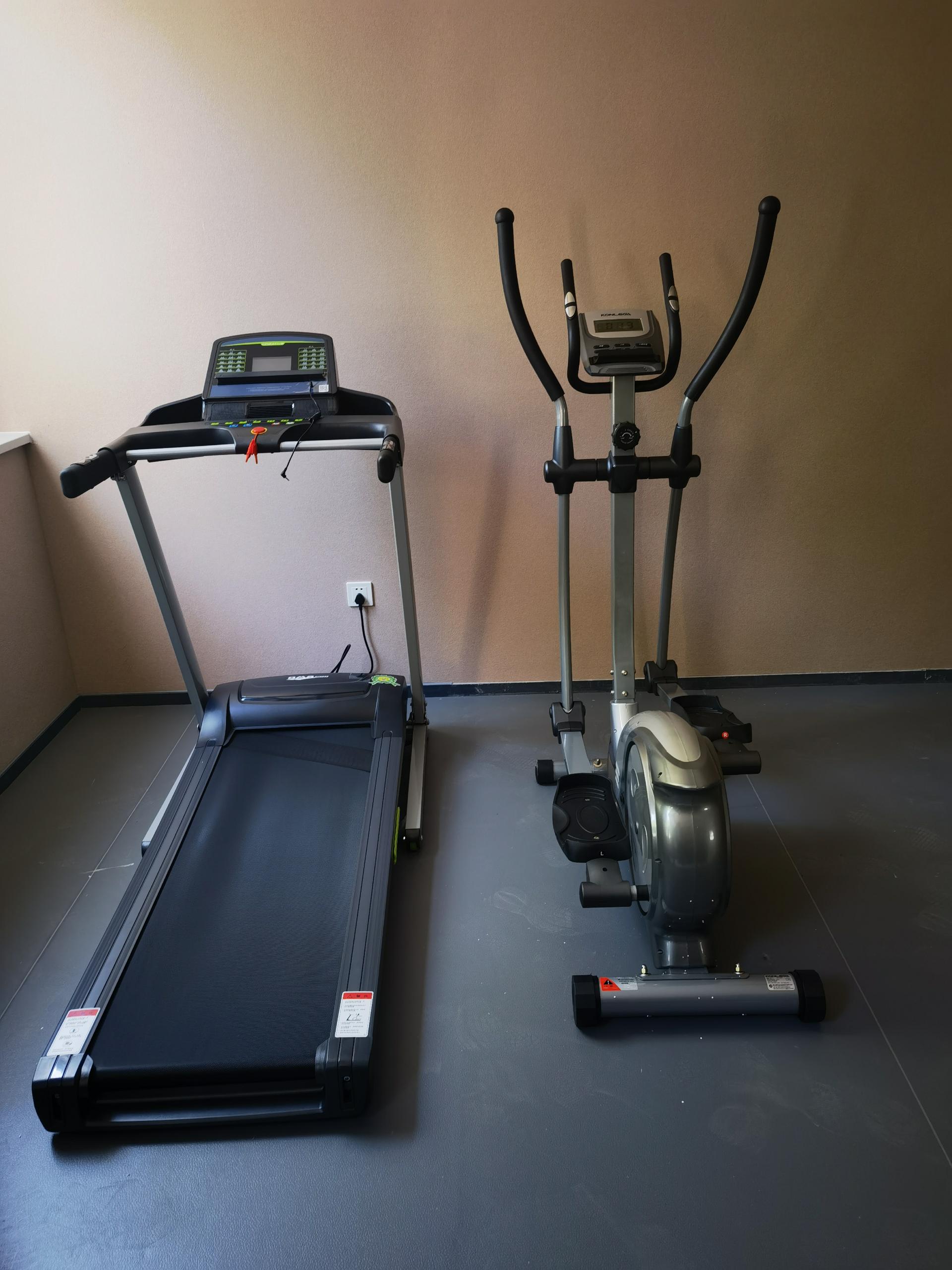 橢圓機(jī)和跑步機(jī)區(qū)別 橢圓機(jī)和跑步機(jī)區(qū)別